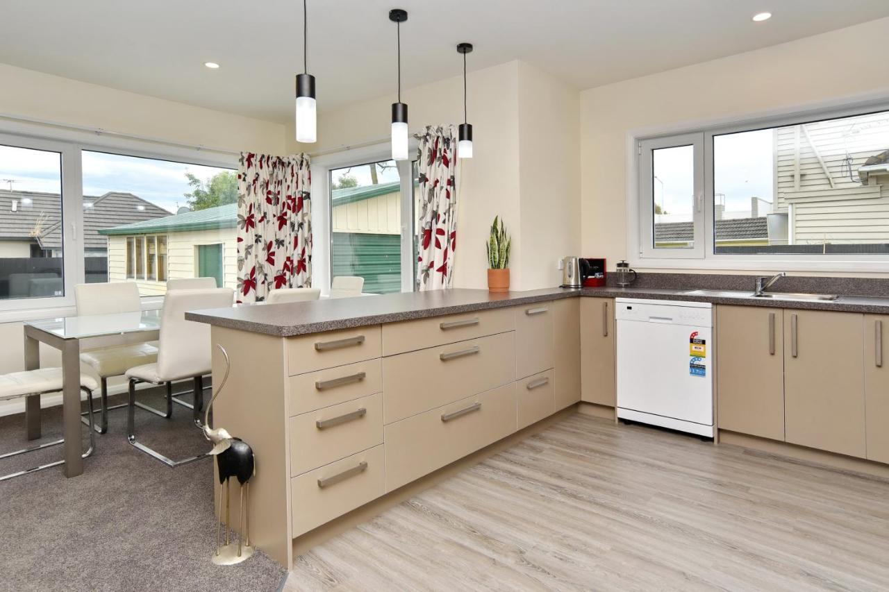 Weston Villa - Spacious & Family Friendly - Bookahome كريستتشيرش المظهر الخارجي الصورة