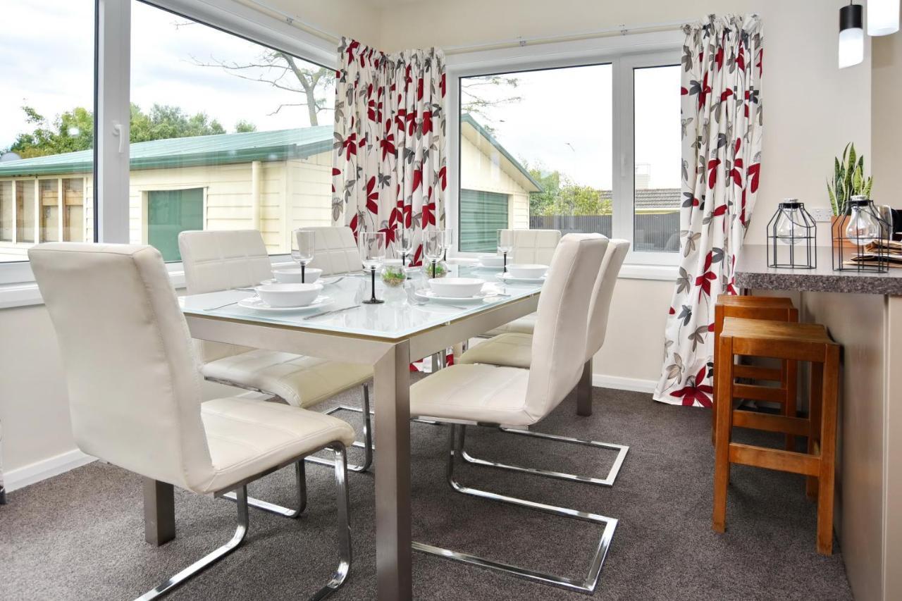 Weston Villa - Christchurch Holiday Homes المظهر الخارجي الصورة